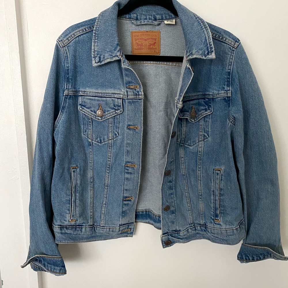 Women’s Levi’s Denim Blue Jean Trucker Jacket